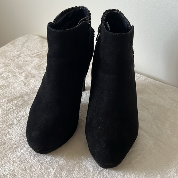 Fergie ankle boots, black, size 8 1/2. - Picture 2 of 8
